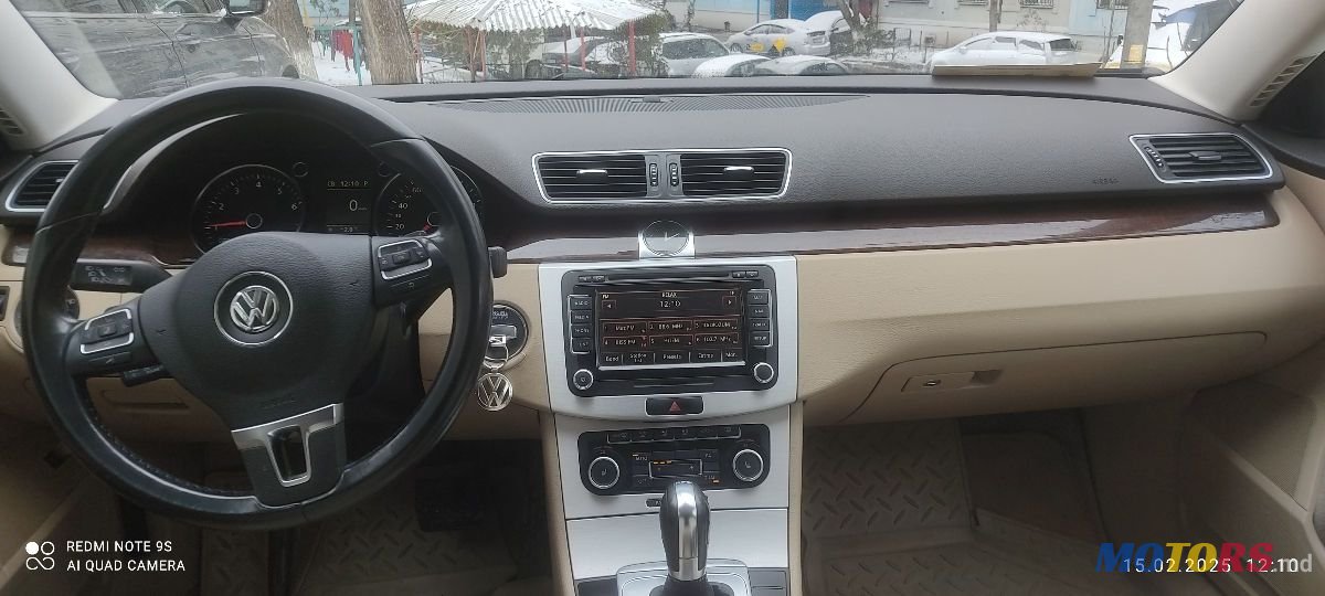 2011' Volkswagen Passat photo #4