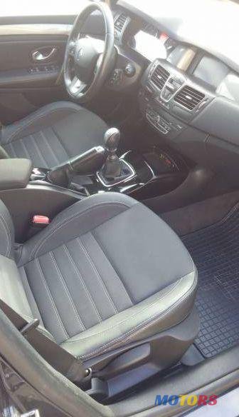 2008' Renault Laguna photo #1