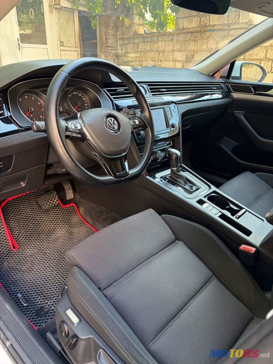 2016' Volkswagen Passat photo #4