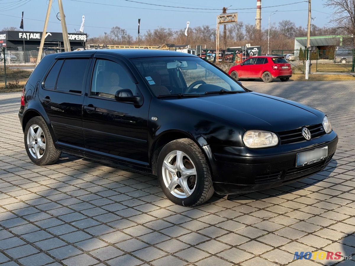 2004' Volkswagen Golf photo #2