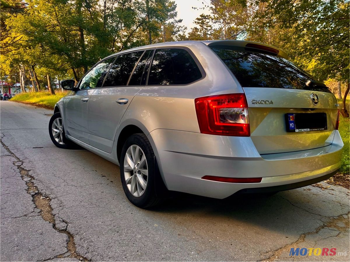 2020' Skoda Octavia photo #3