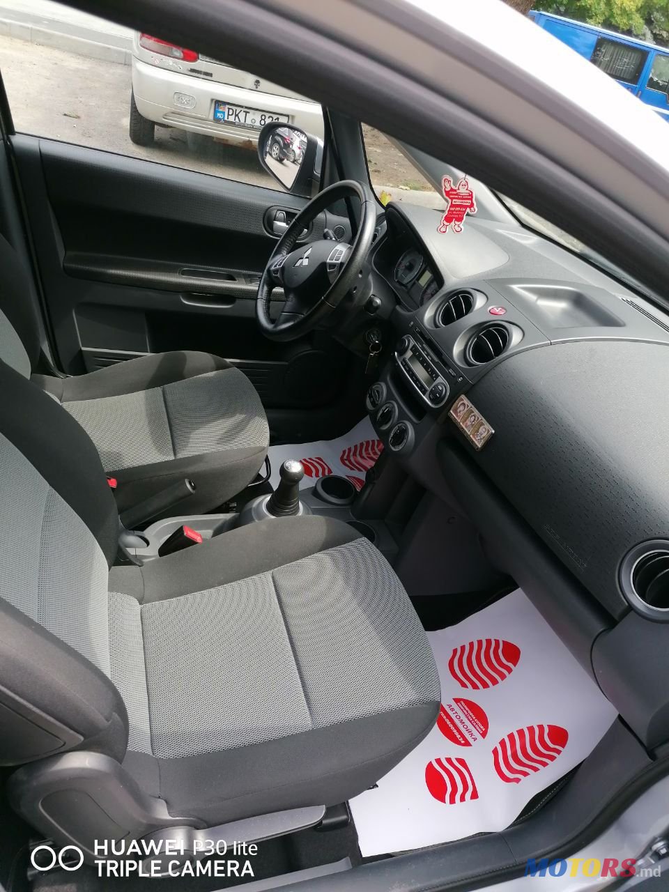 2012' Mitsubishi Colt photo #6