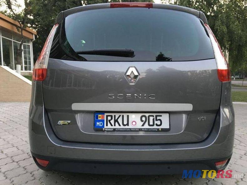 2010' Renault Grand Scenic photo #1