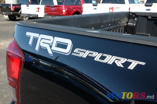2016' Toyota Tacoma TRD Sport photo #4