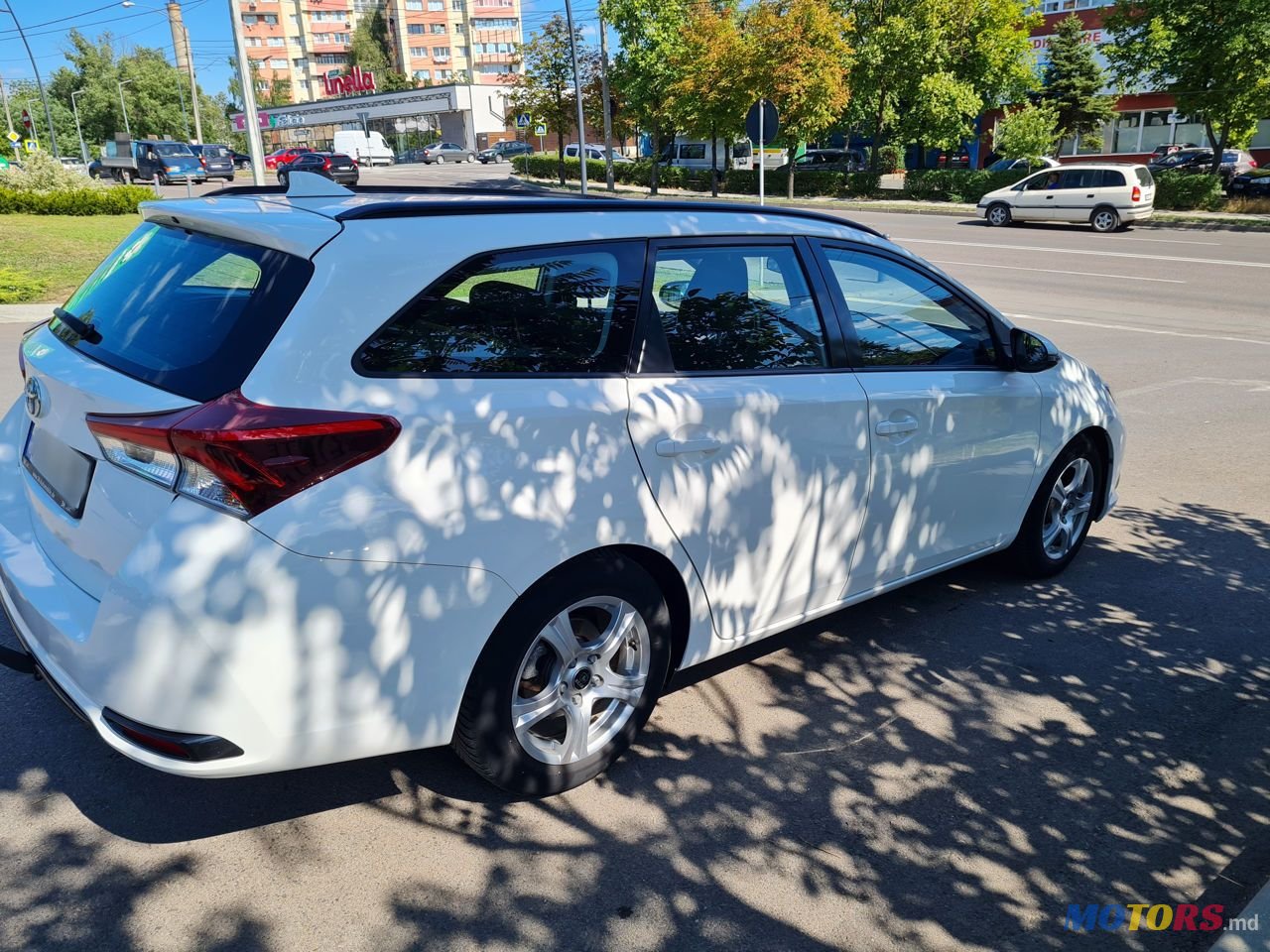 2016' Toyota Auris photo #2