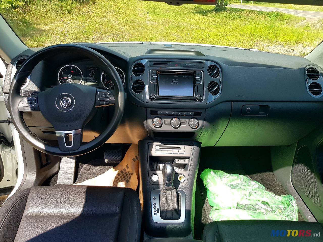 2016' Volkswagen Tiguan photo #3