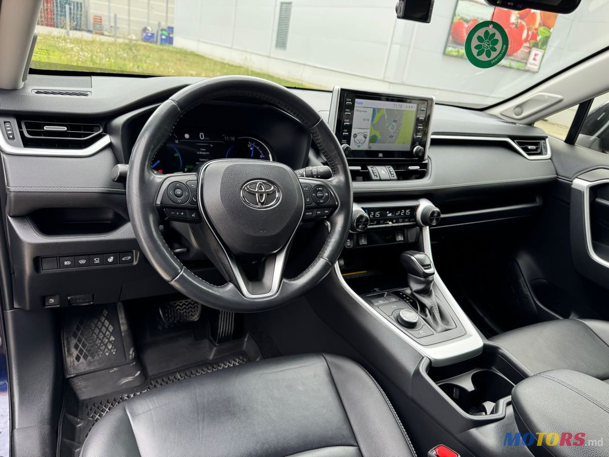 2019' Toyota RAV4 photo #2