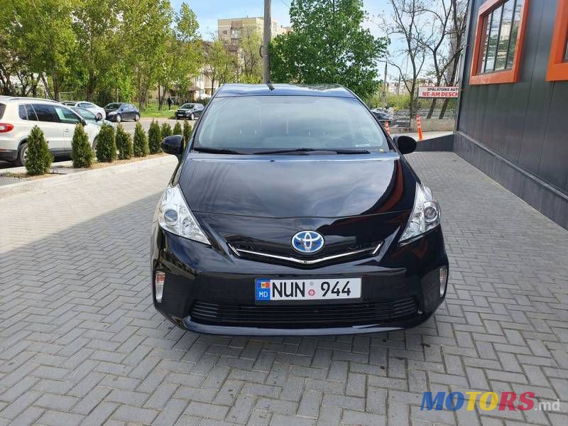 2015' Toyota Prius v photo #2