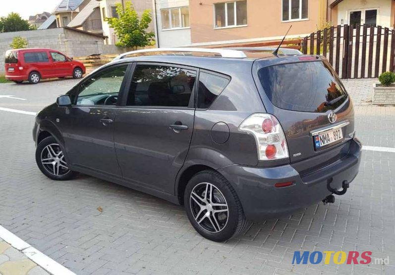 2008' Toyota Corolla Verso photo #1