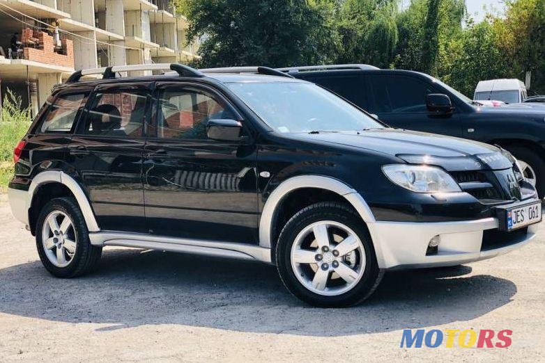 2007' Mitsubishi Outlander photo #1