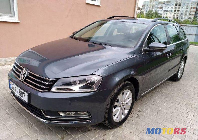 2011' Volkswagen Passat photo #1