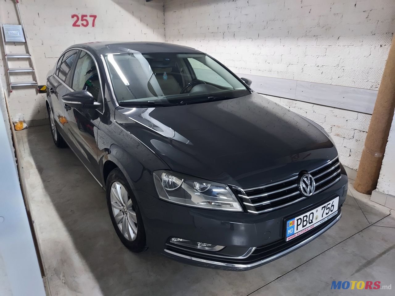 2011' Volkswagen Passat photo #5