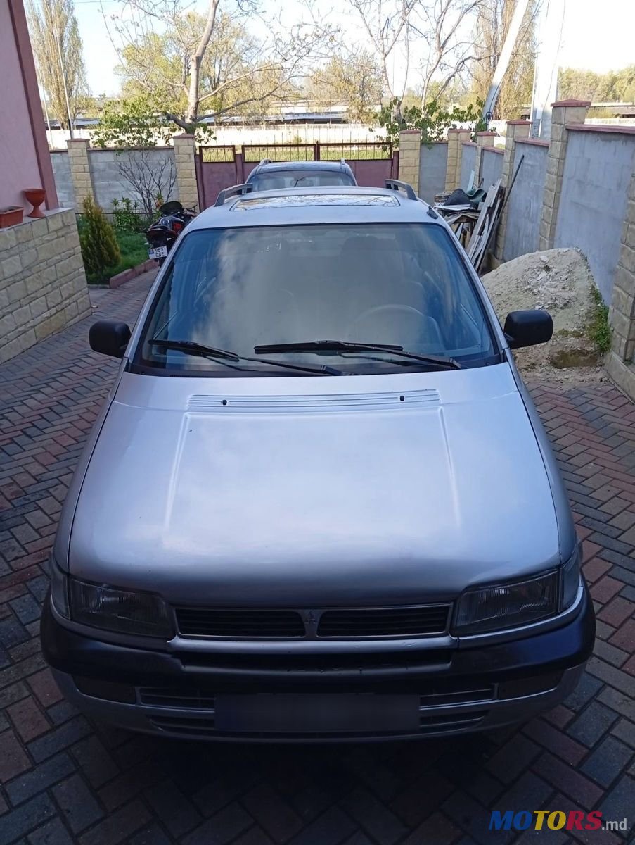 1994' Mitsubishi Space Wagon photo #2