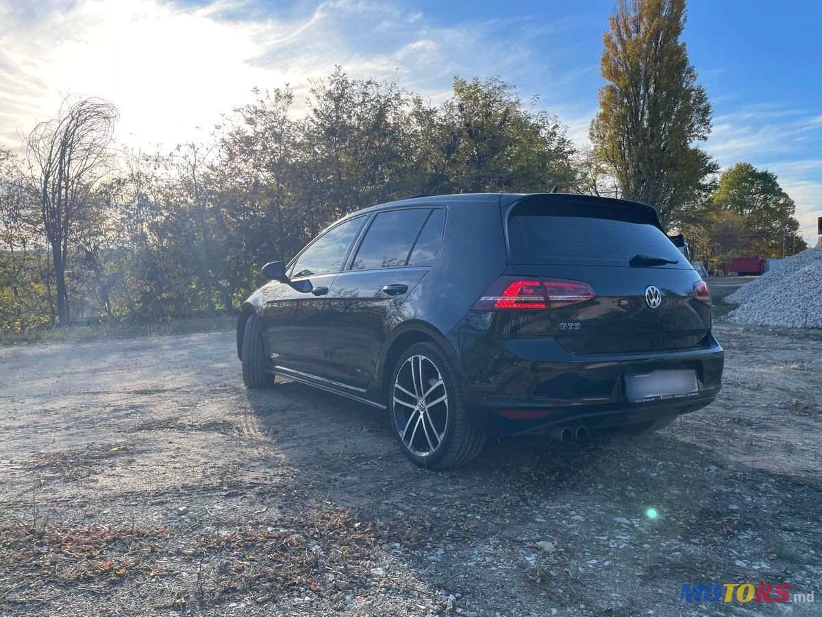 2016' Volkswagen Golf photo #3