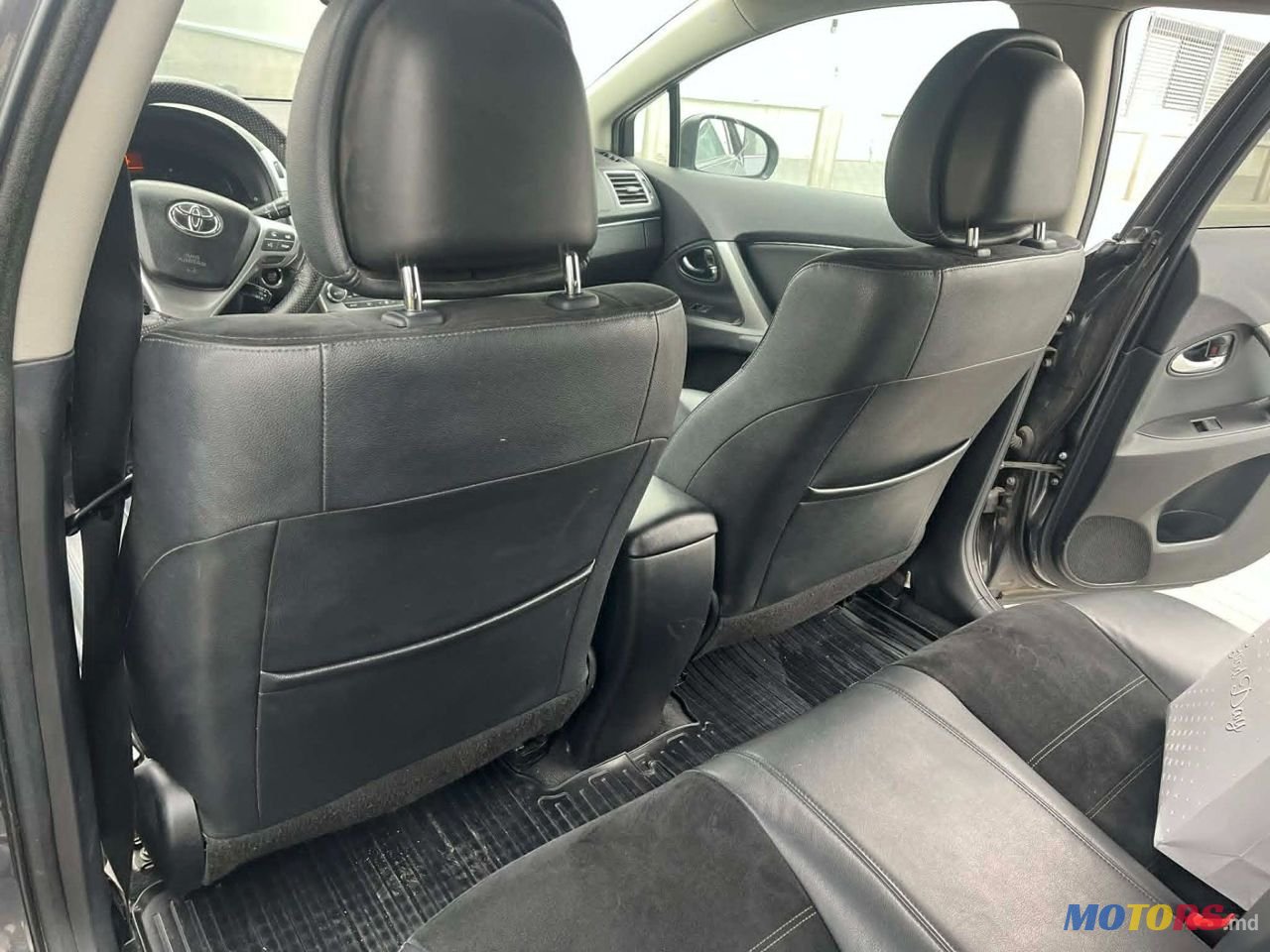 2014' Toyota Avensis photo #4