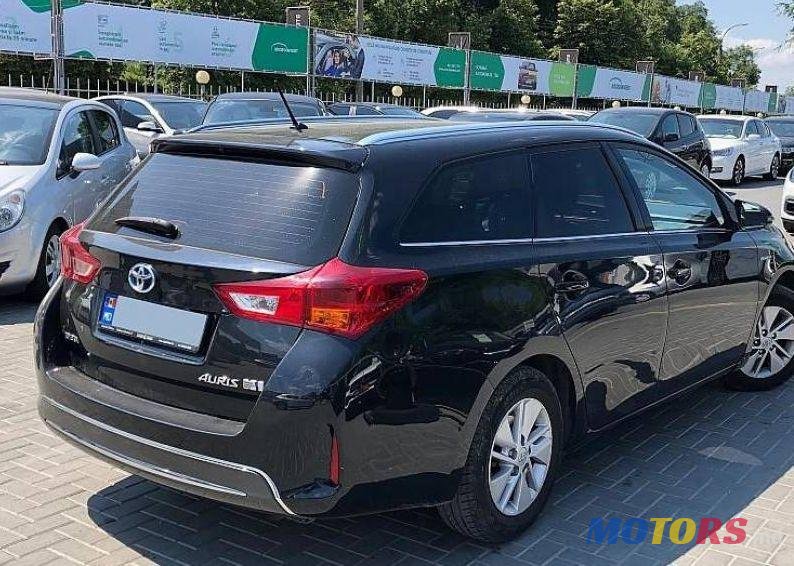 2014' Toyota Auris photo #2
