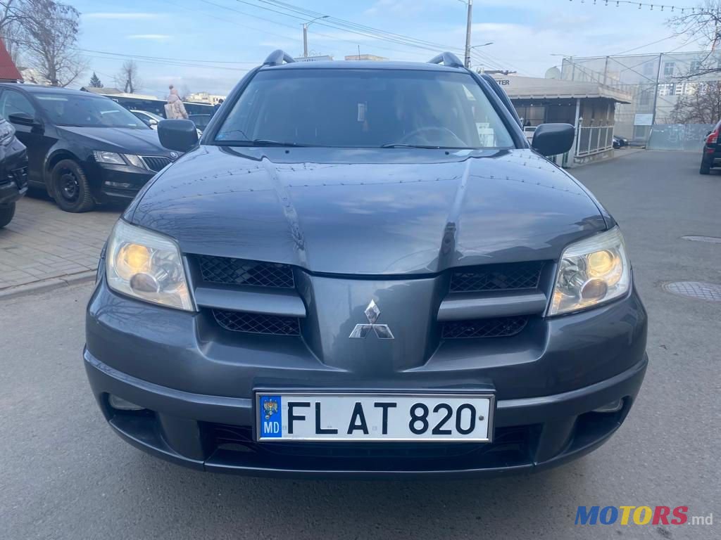 2006' Mitsubishi Outlander photo #5