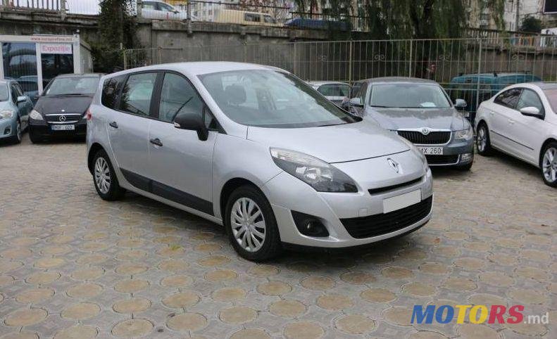 2009' Renault Grand Scenic photo #1