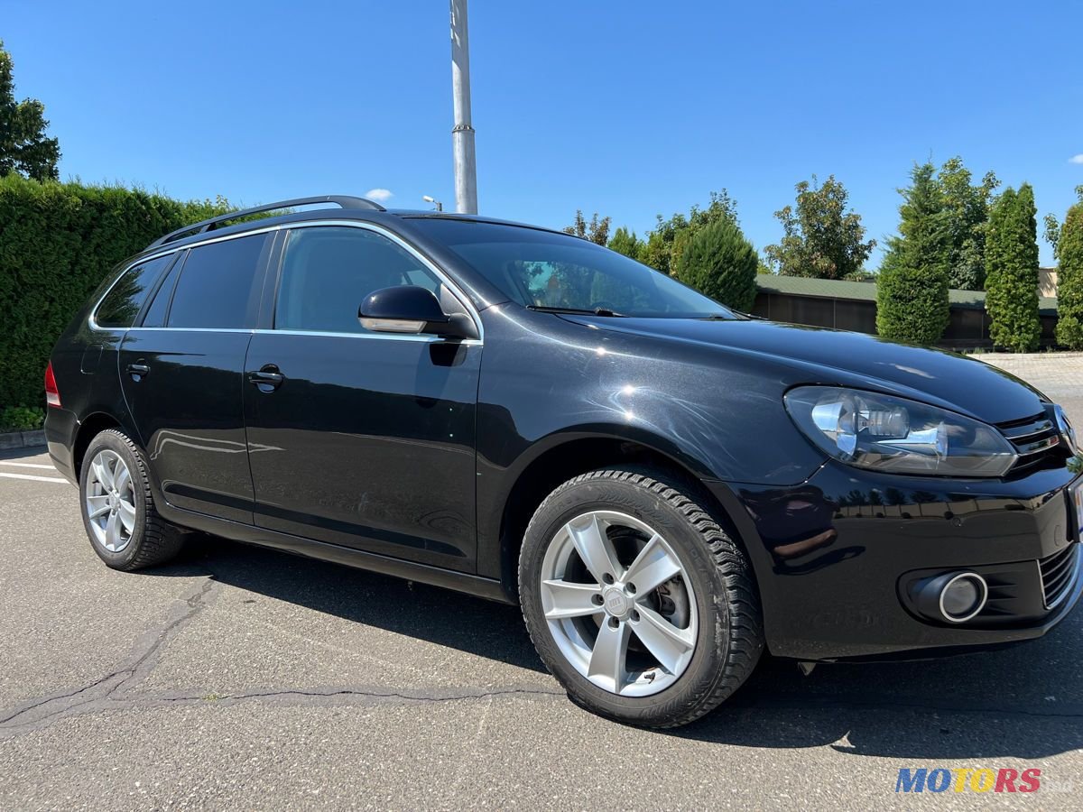 2010' Volkswagen Golf photo #1