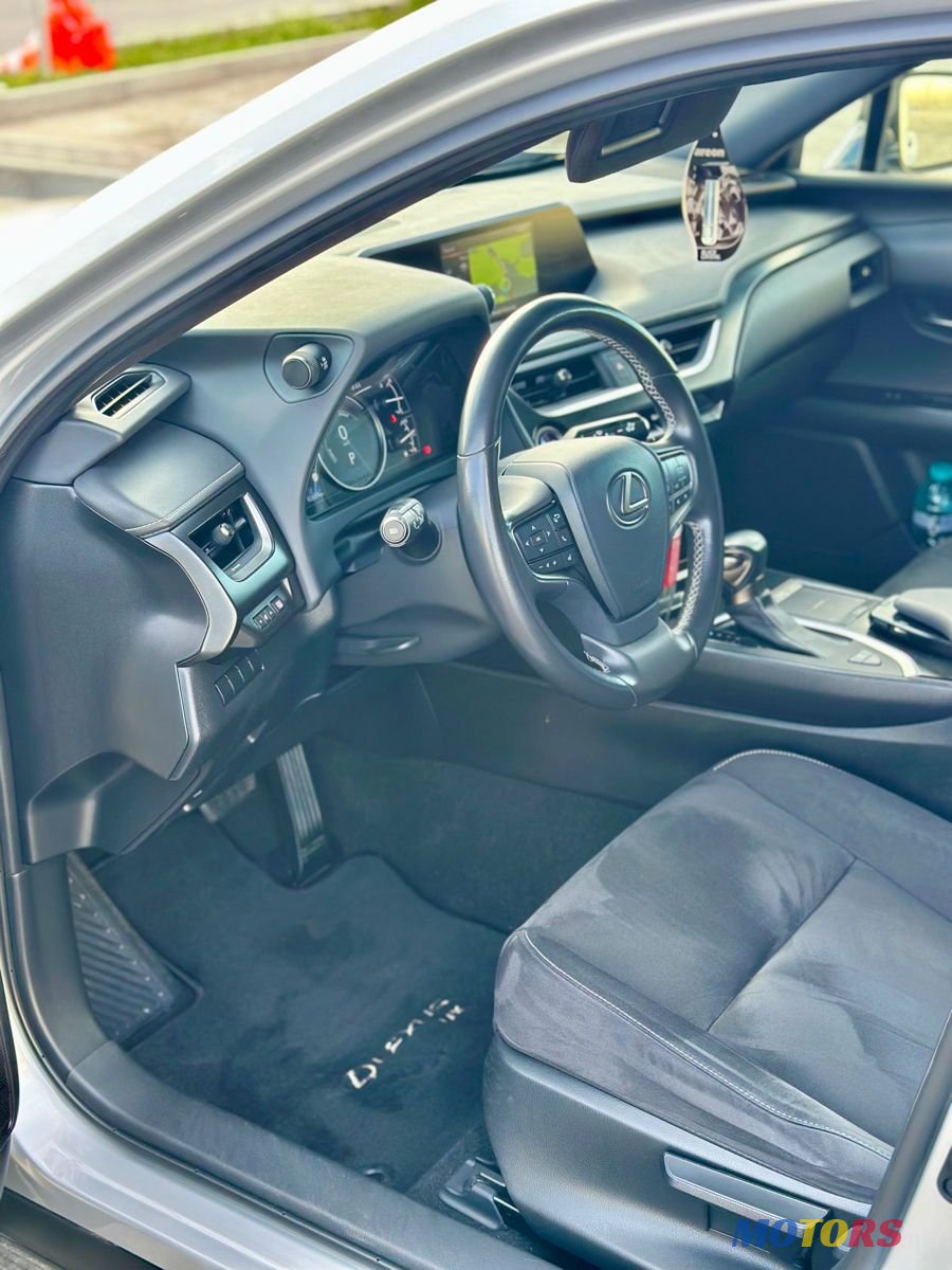 2020' Lexus UX photo #6