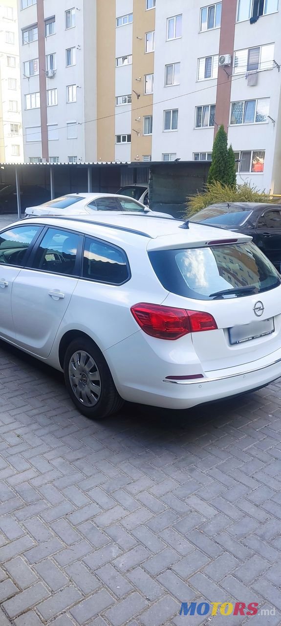 2013' Opel Astra photo #3