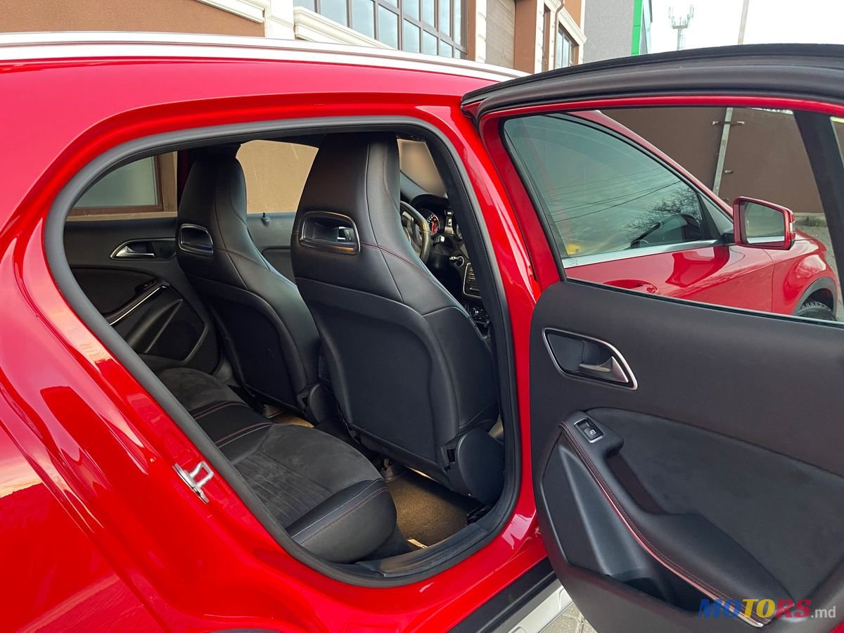 2016' Mercedes-Benz GLA photo #5