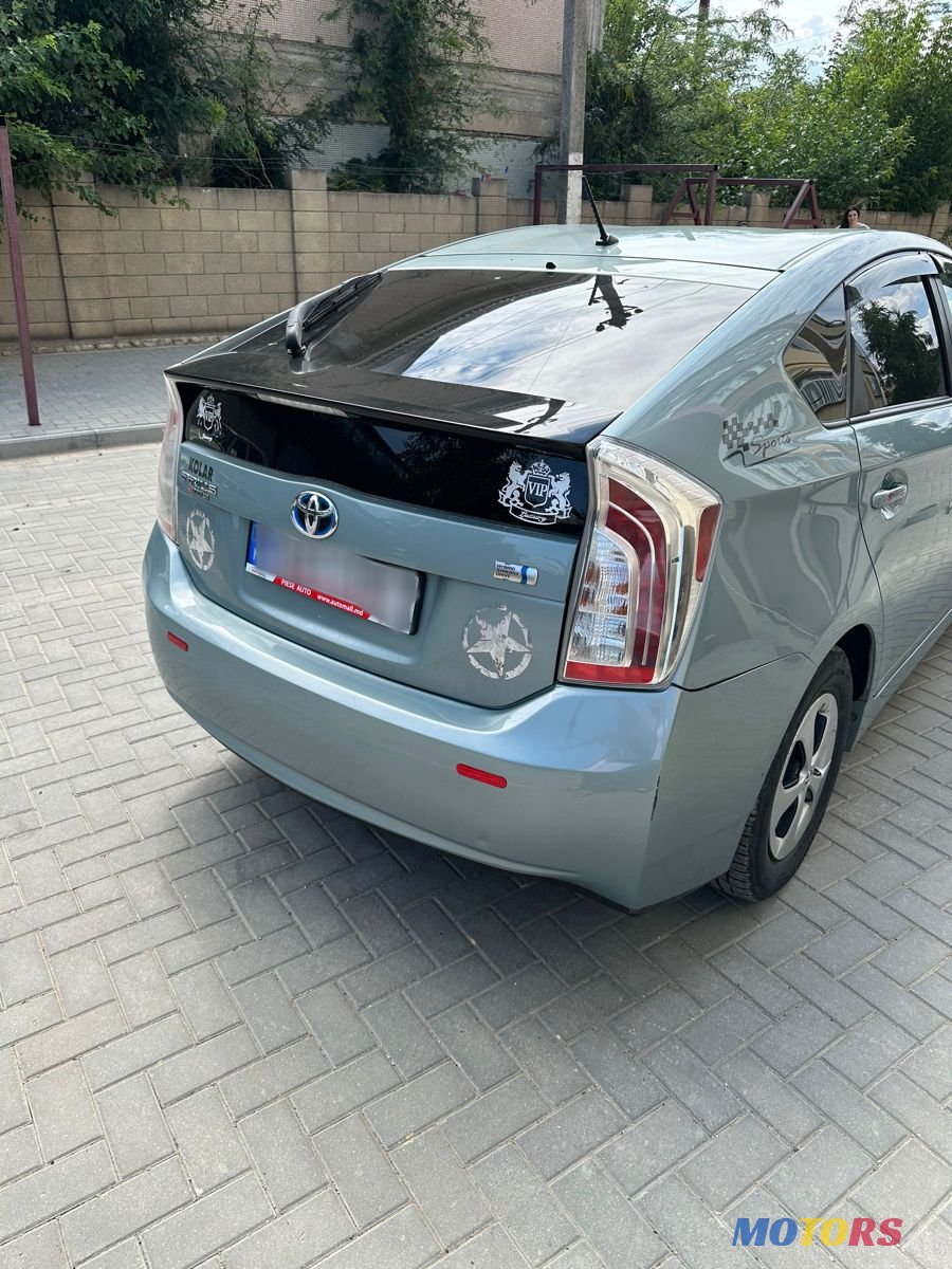 2012' Toyota Prius photo #4