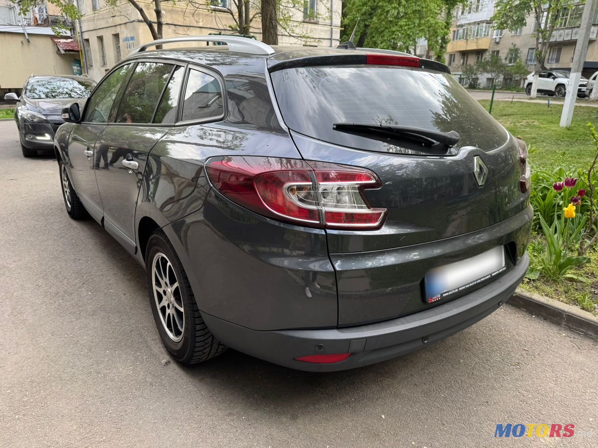 2011' Renault Megane photo #4