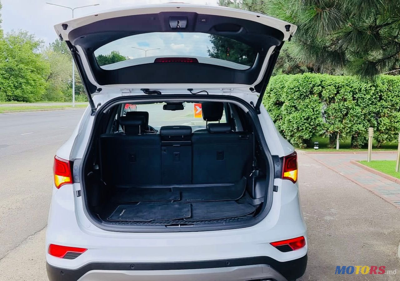 2016' Hyundai Santa Fe photo #4