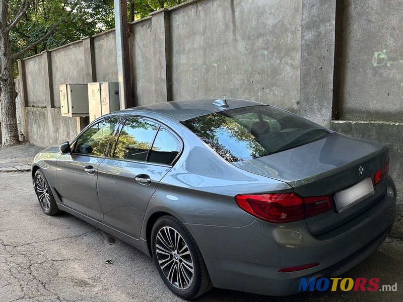 2017' BMW 5 Series photo #4