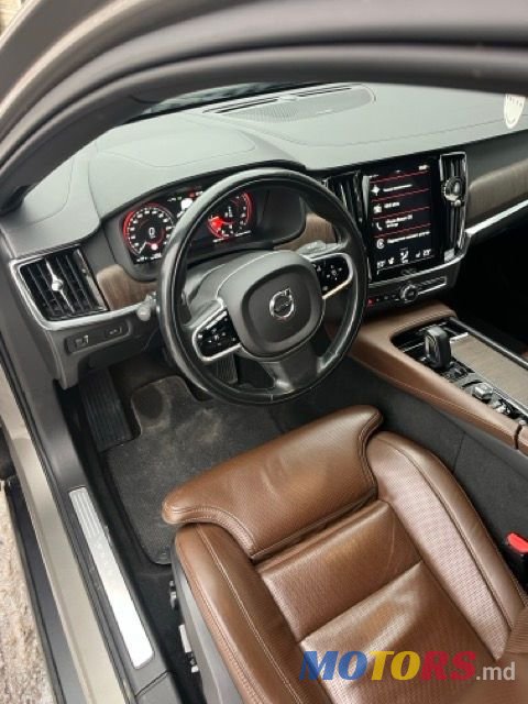 2020' Volvo V90 Cross Country photo #2