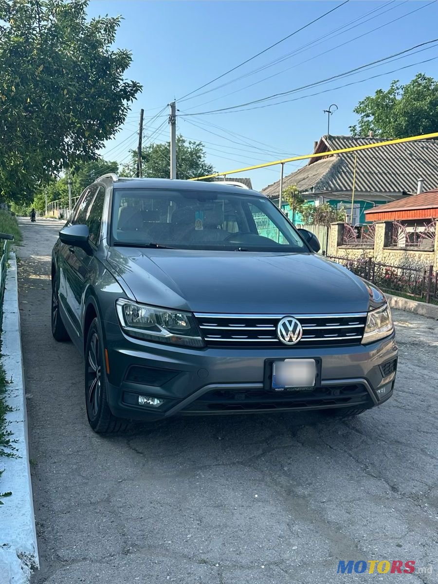 2019' Volkswagen Tiguan photo #1