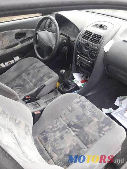 1998' Mitsubishi Carisma photo #2