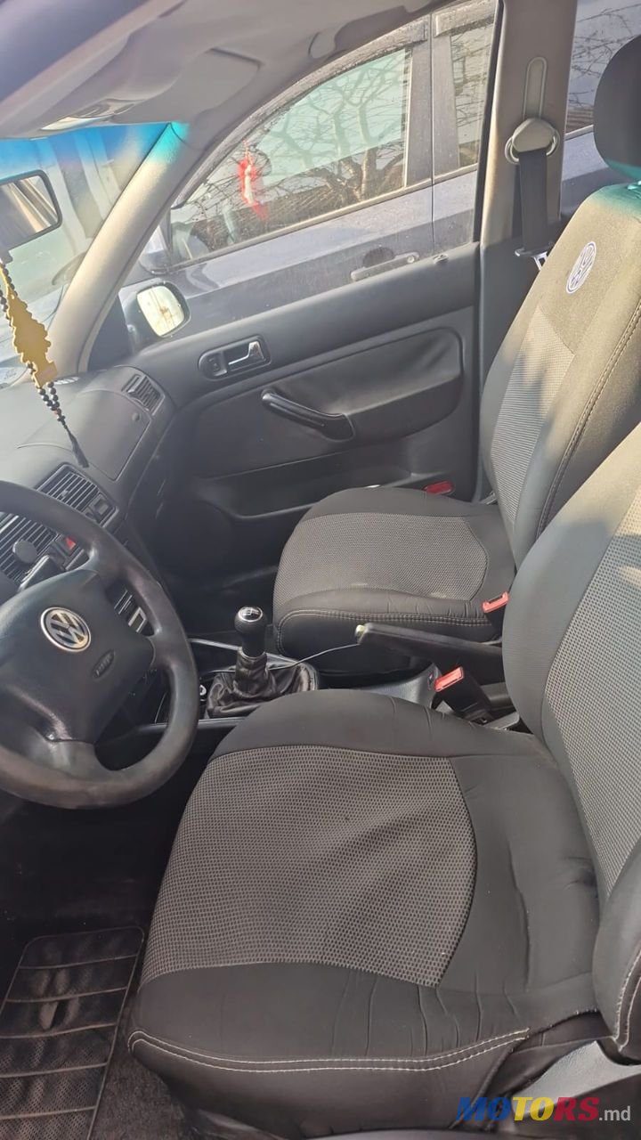 2002' Volkswagen Golf photo #5