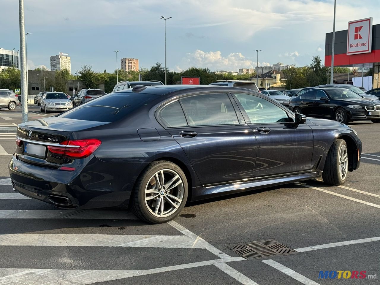2017' BMW 7 Series photo #5