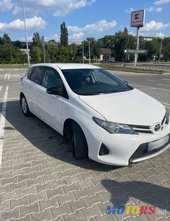 2014' Toyota Auris photo #2