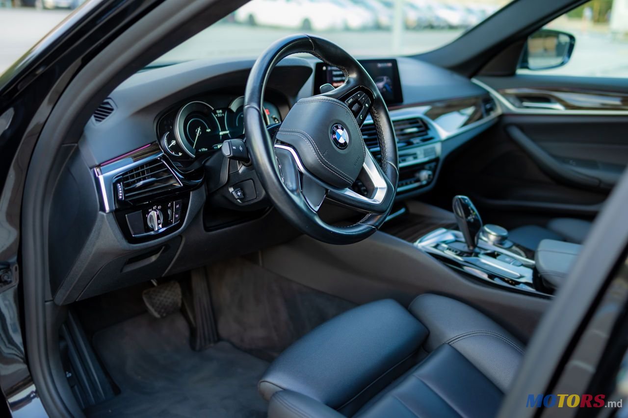 2019' BMW 5 Series photo #4