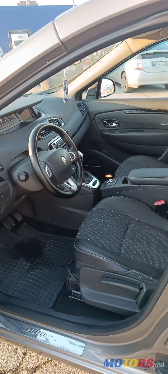 2012' Renault Grand Scenic photo #6