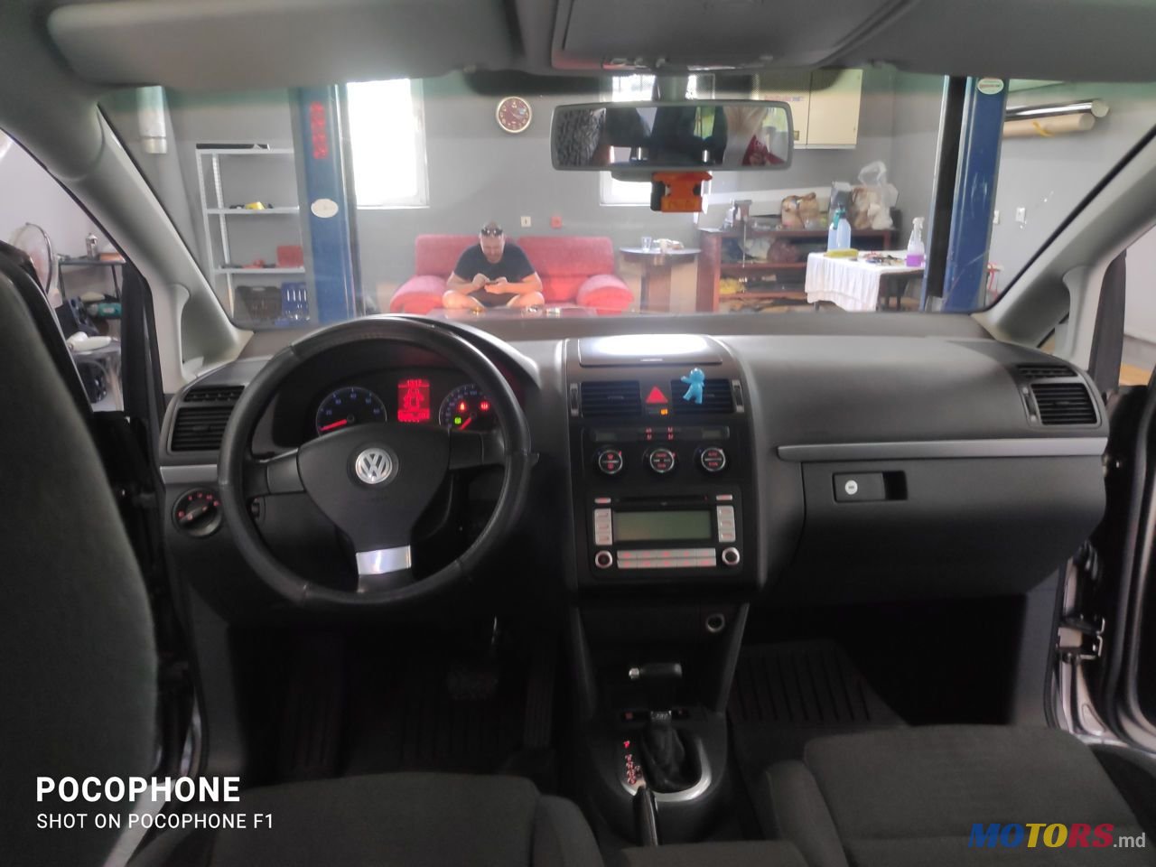 2007' Volkswagen Touran photo #6
