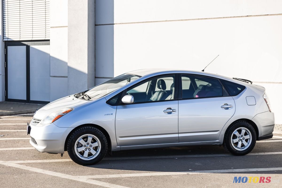 2008' Toyota Prius photo #3