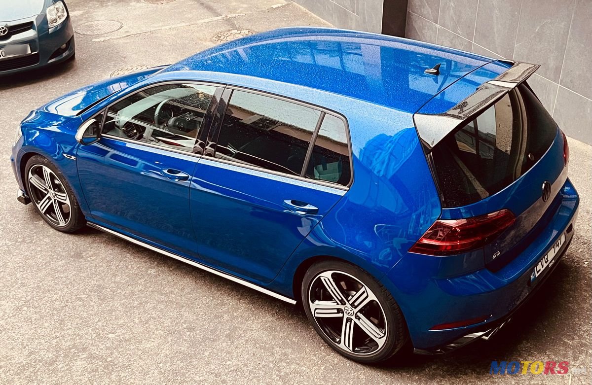 2019' Volkswagen Golf photo #3