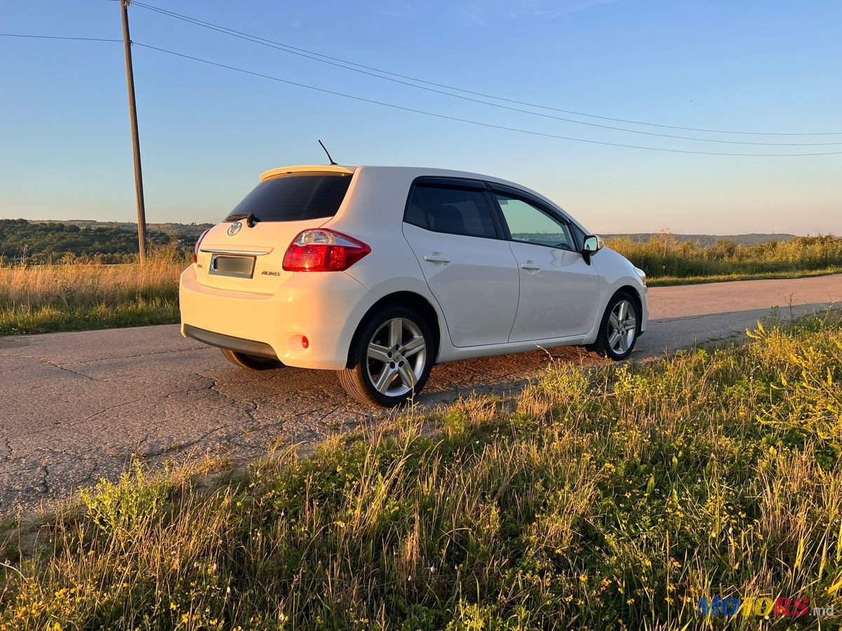 2010' Toyota Auris photo #3