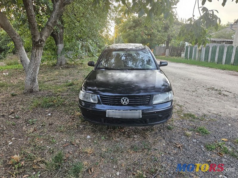 2001' Volkswagen Passat photo #3