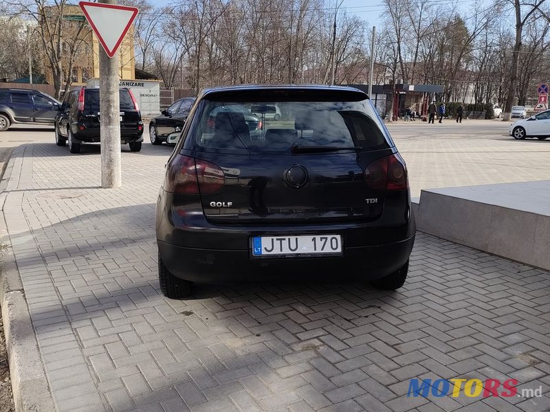 2005' Volkswagen Golf photo #4