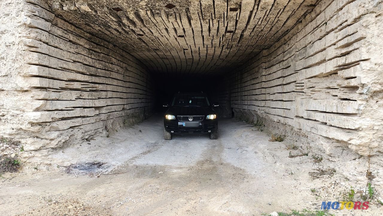 2005' Volkswagen Touareg photo #3