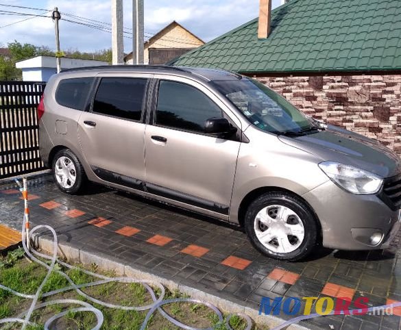 2014' Dacia Lodgy photo #2