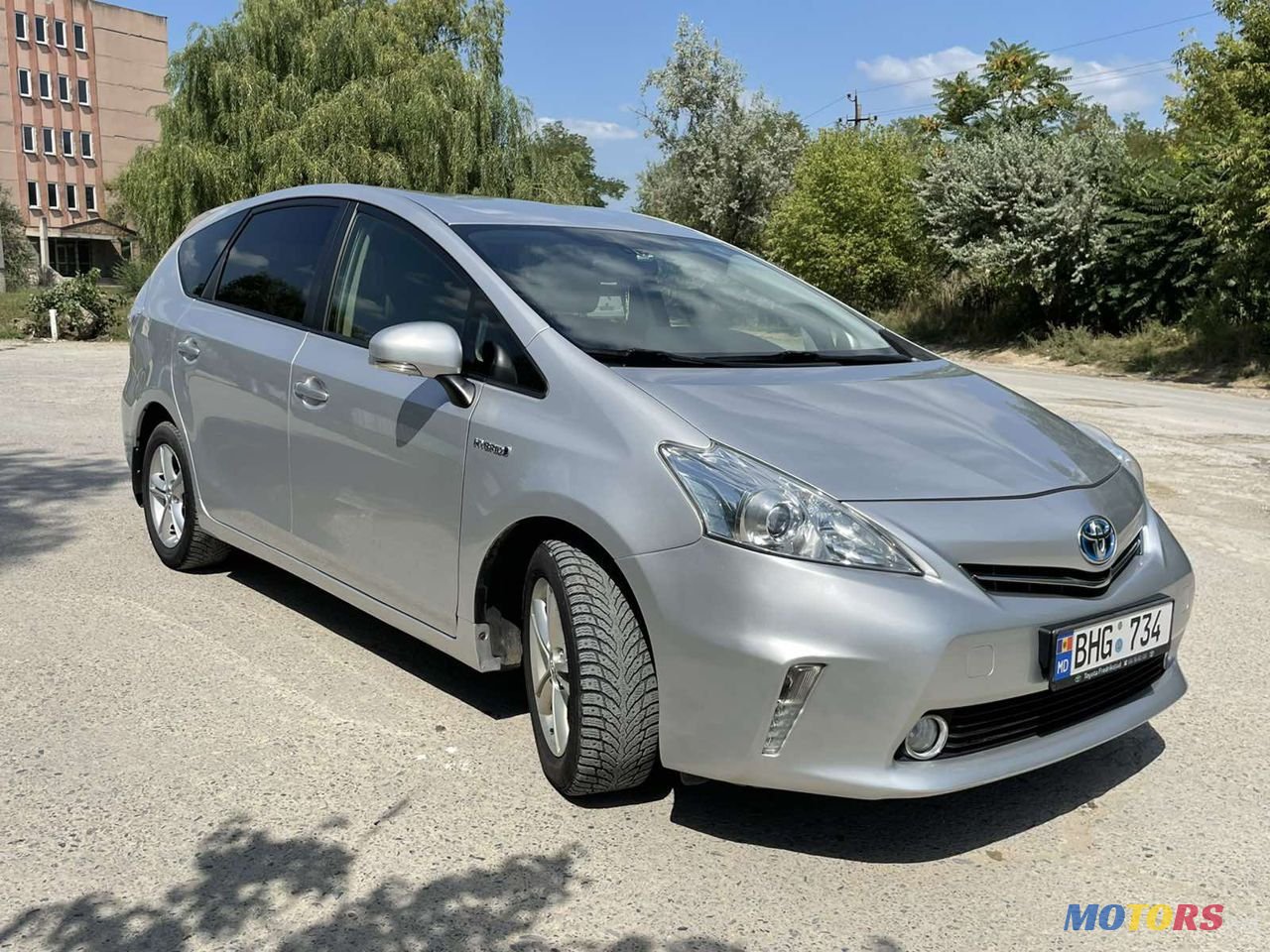 2014' Toyota Prius Plus photo #2