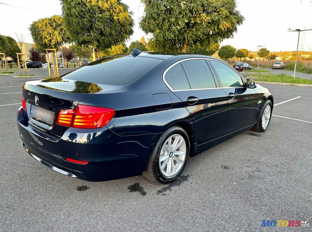 2011' BMW 5 Series photo #2