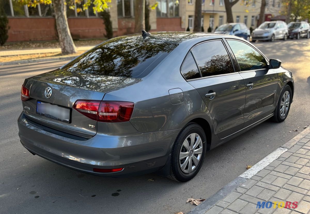 2016' Volkswagen Jetta photo #4
