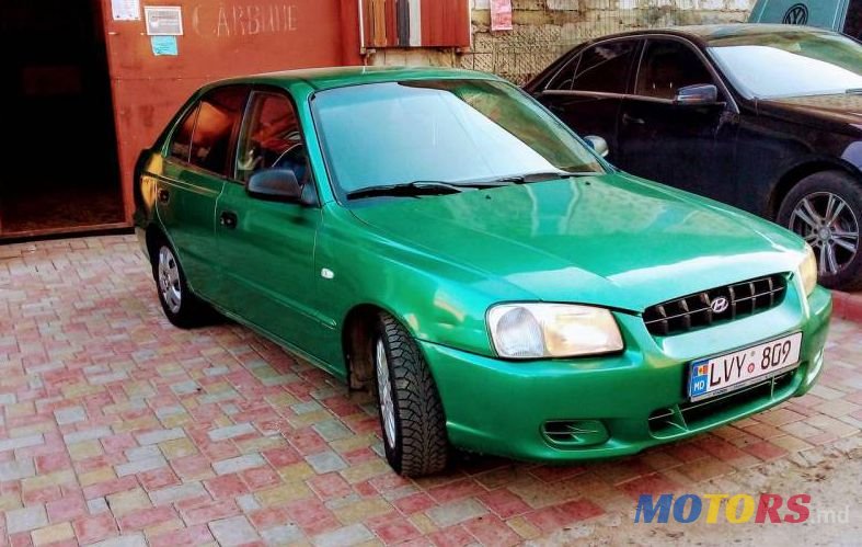 2000' Hyundai Accent photo #2